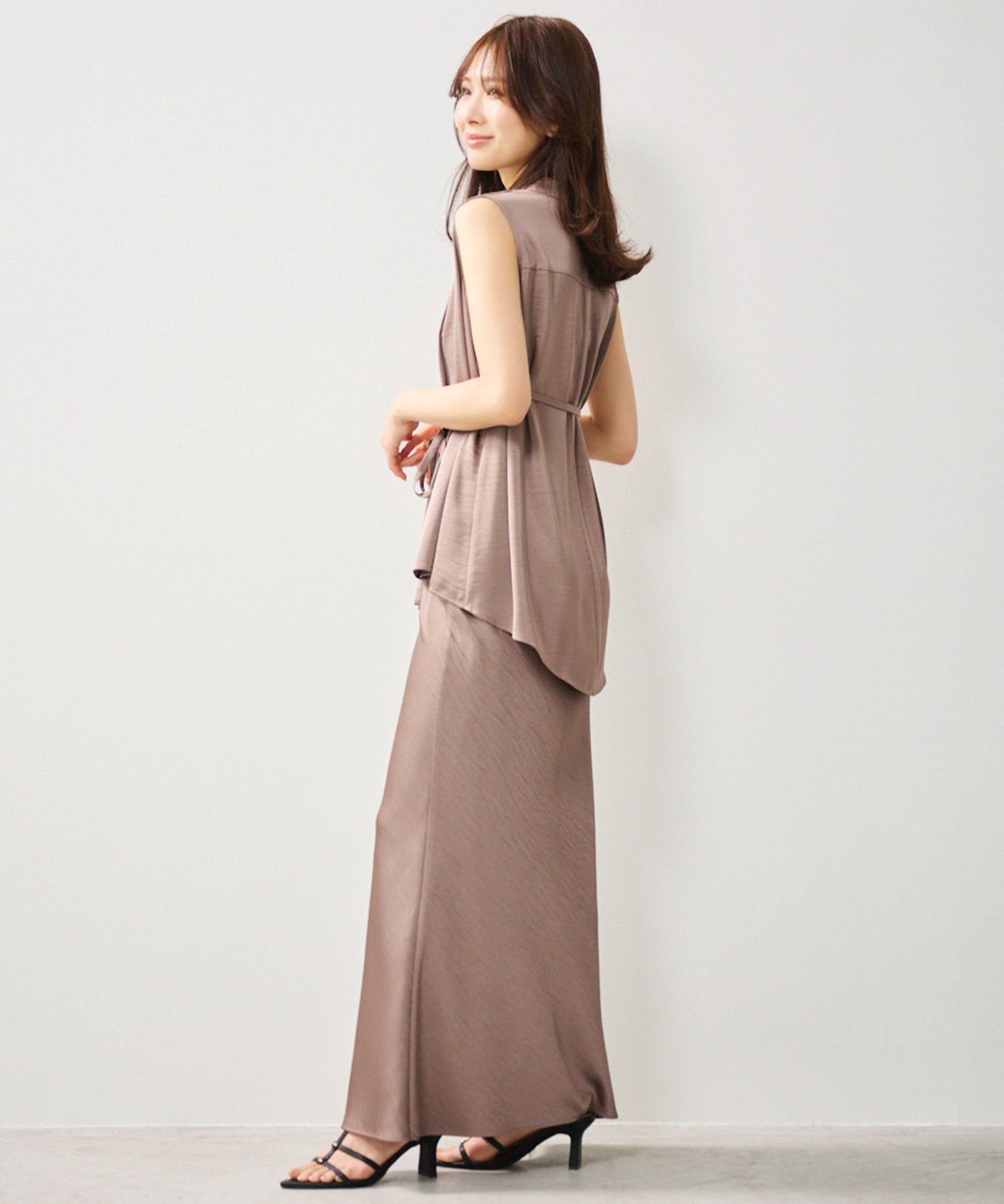 Aimeine サテンデザインヘムブラウス サテンデザインヘムブラウス｜PETAL ONLINE（ペタルオンライン）