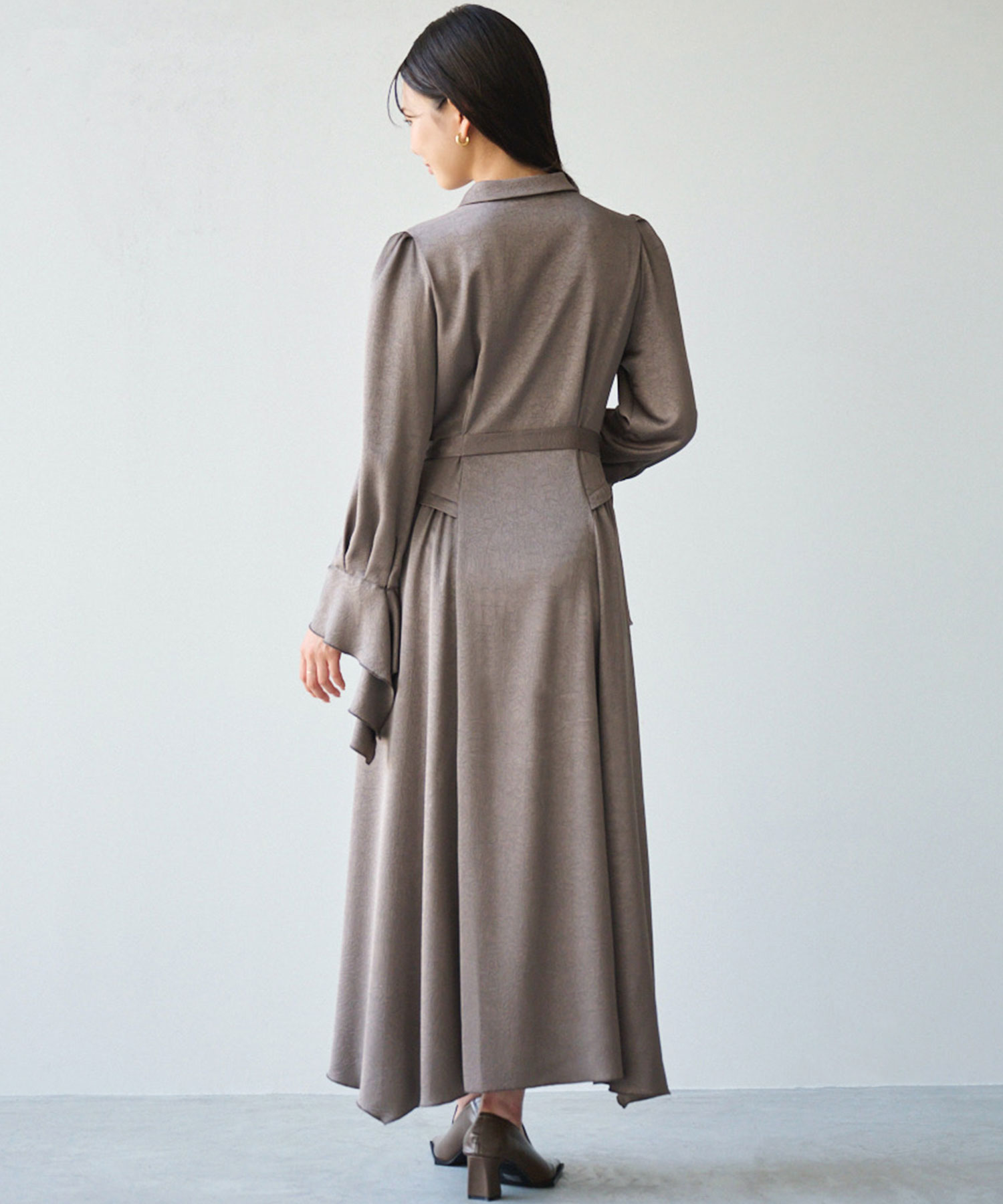 Aimeine カフスデザインアシンメトリーワンピース カフスデザインアシンメトリーワンピース｜PETAL ONLINE（ペタル