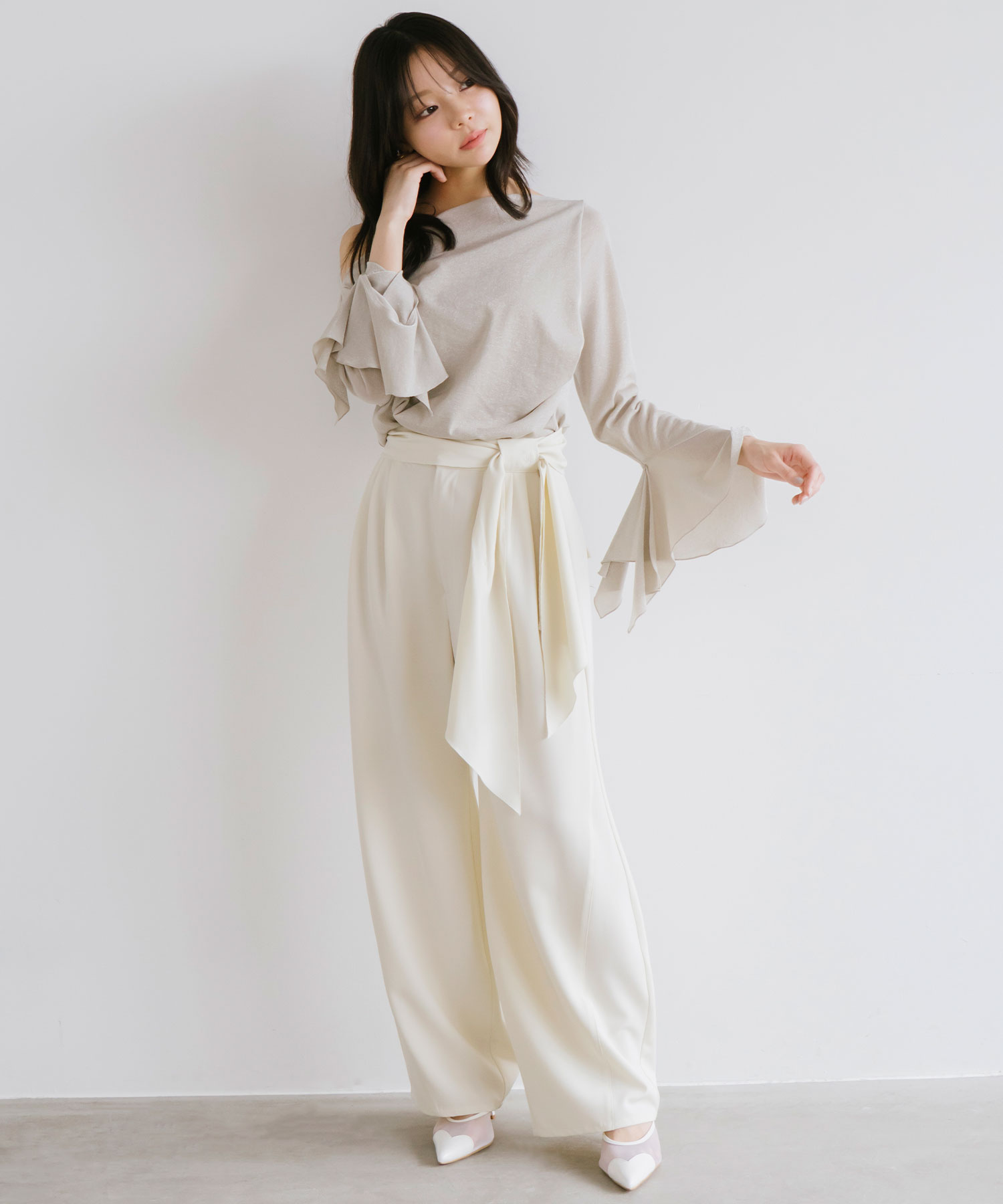 ドレープネックカフススリーブトップス｜PETAL ONLINE（ペタルオンライン）