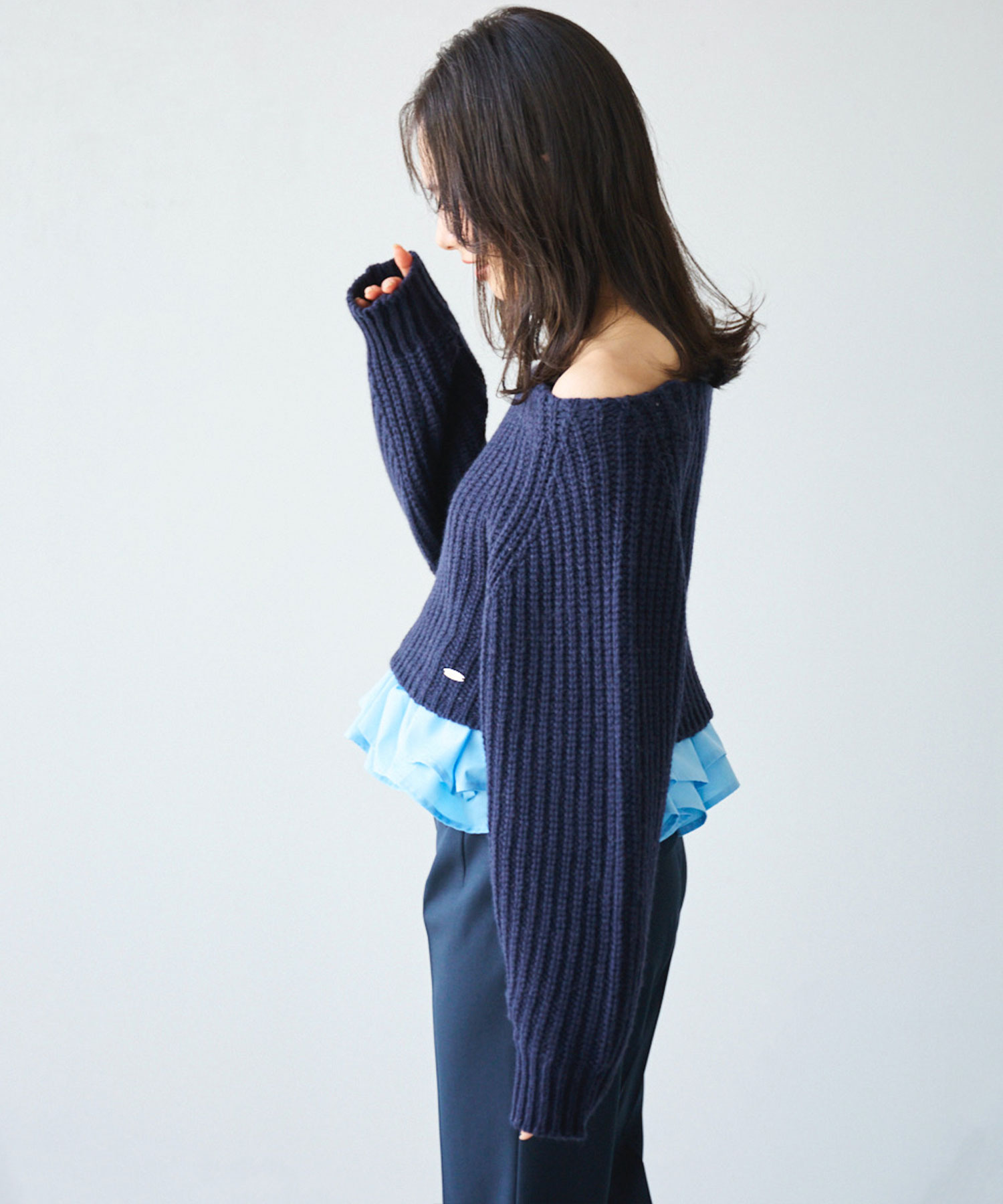 【限定価格】Aimeine ローゲージニット×フリルキャミレイヤードトップス ローゲージニット×フリルキャミレイヤードトップス｜PETAL