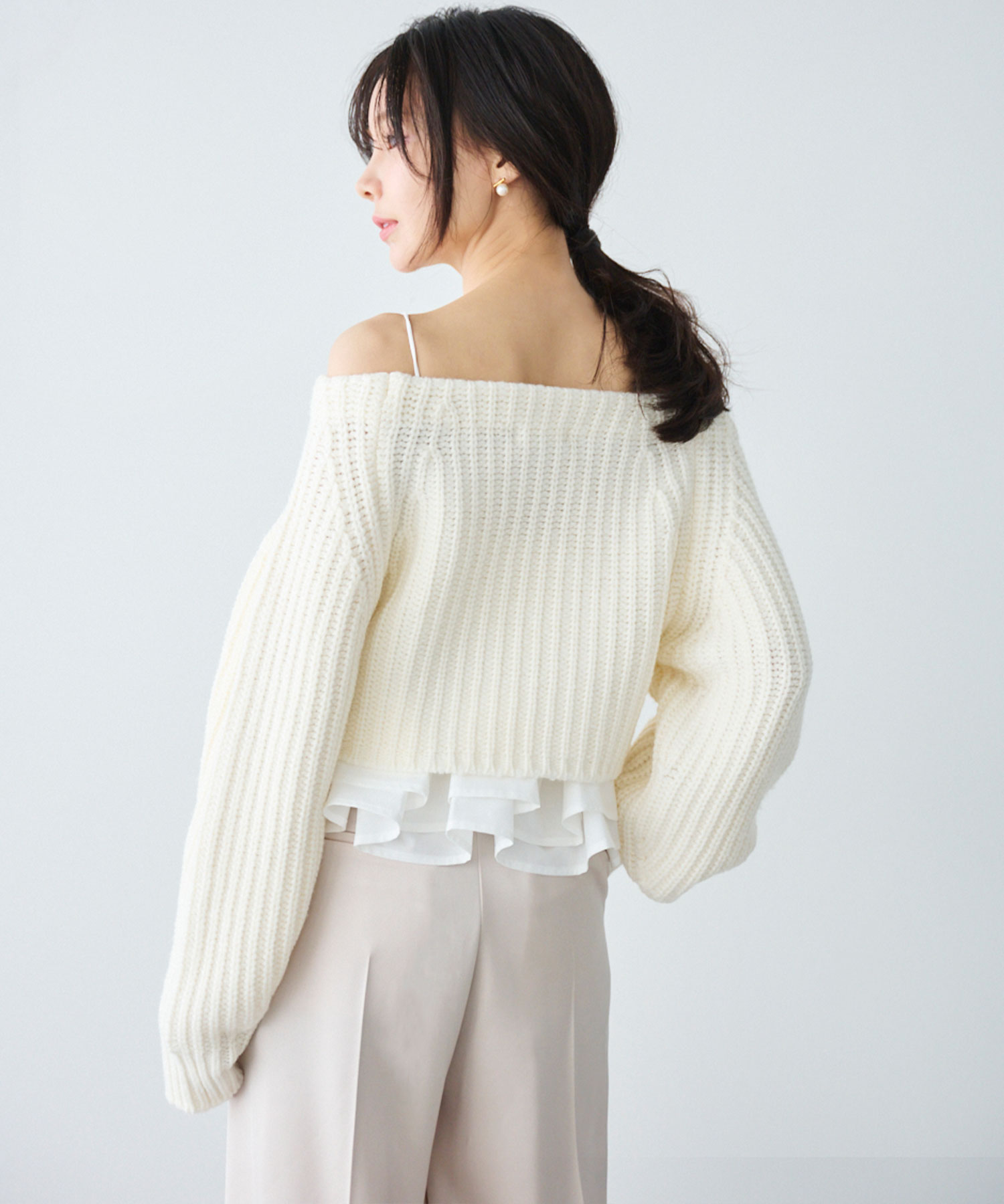 ローゲージニット×フリルキャミレイヤードトップス｜PETAL ONLINE