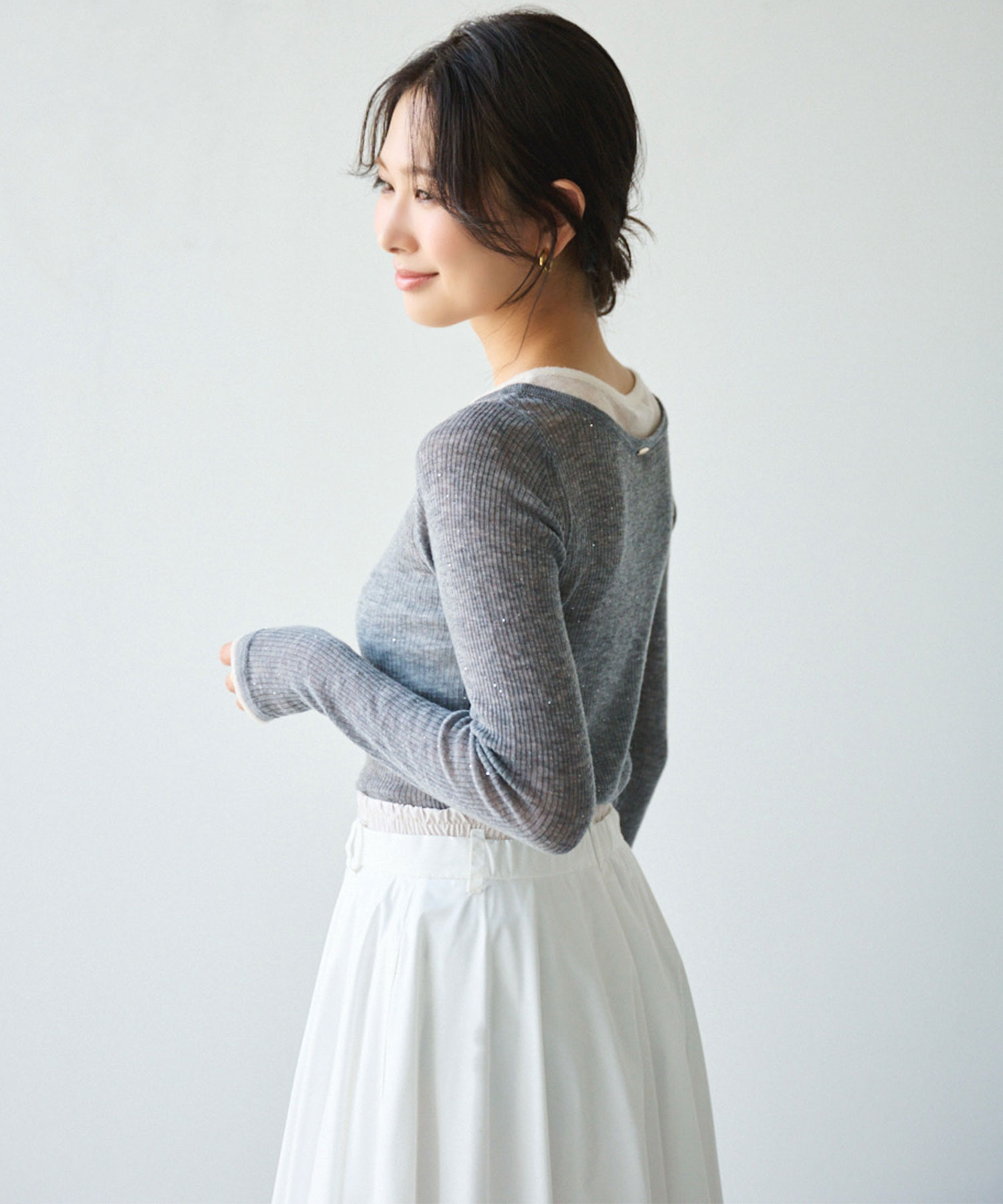 Aimeineエメイン スパンコールプルオーバー　オフ 美品】Aimeineエメイン スパンコールプルオーバー - メルカリ