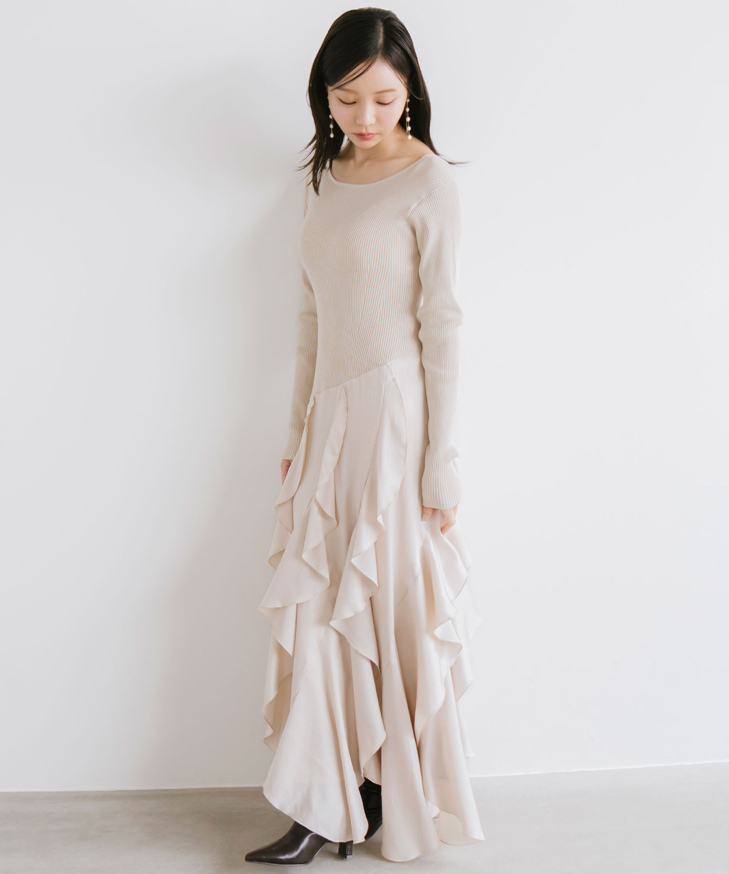 バックオープンフリルドッキングワンピース｜PETAL ONLINE（ペタル