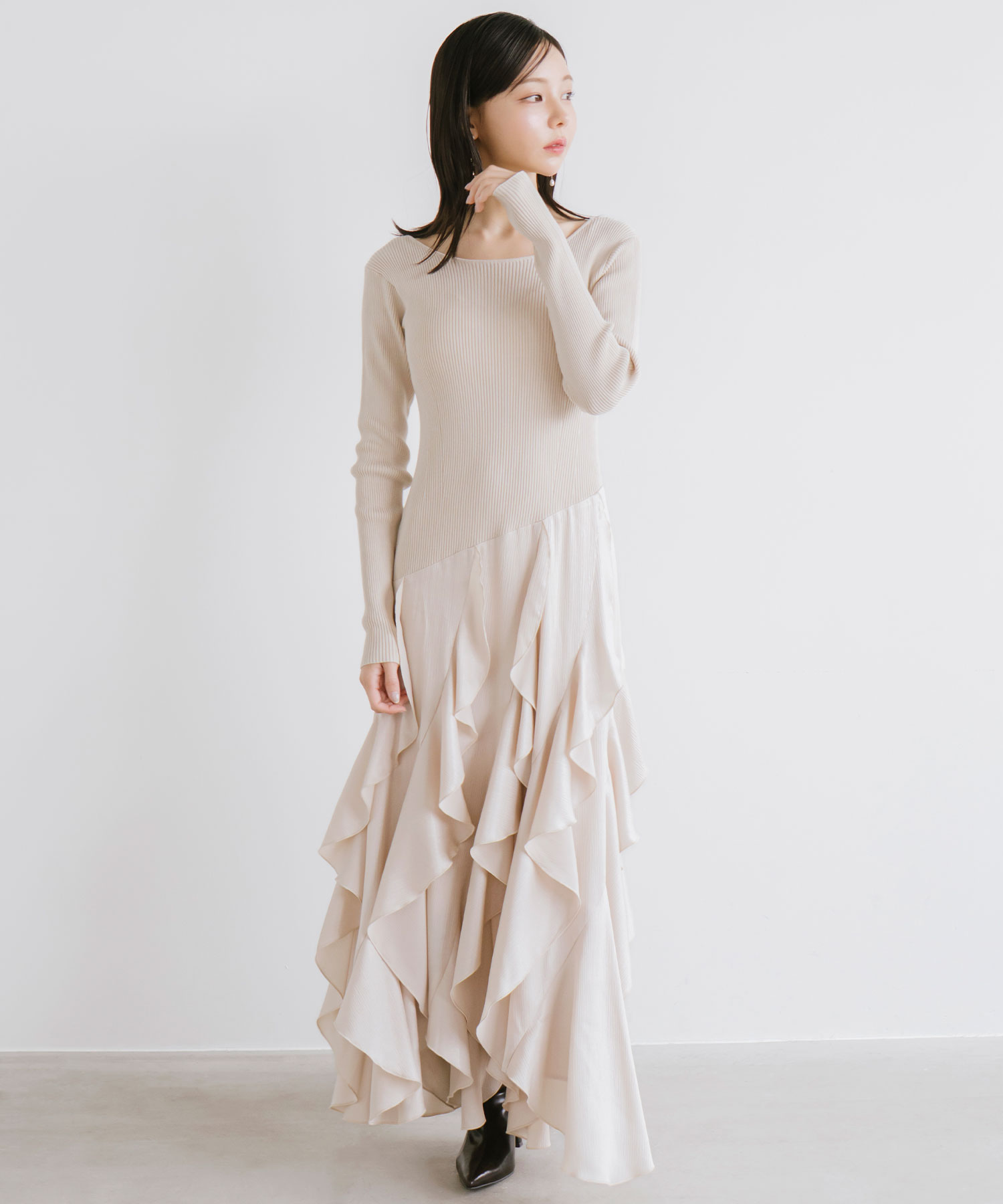 バックオープンフリルドッキングワンピース｜PETAL ONLINE（ペタル