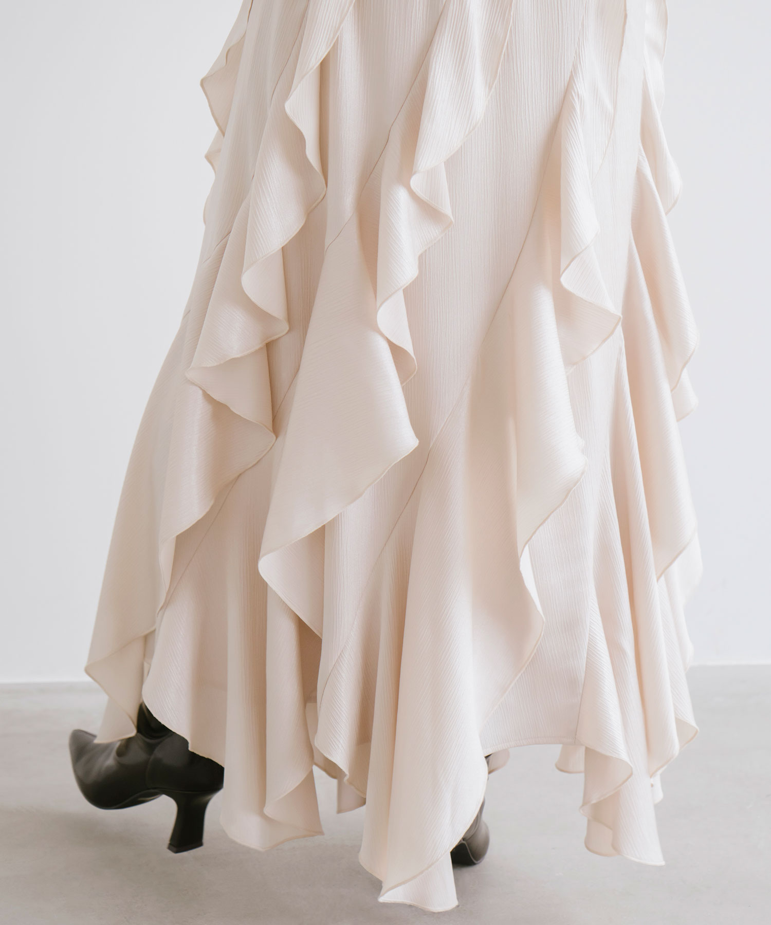 バックオープンフリルドッキングワンピース｜PETAL ONLINE（ペタル