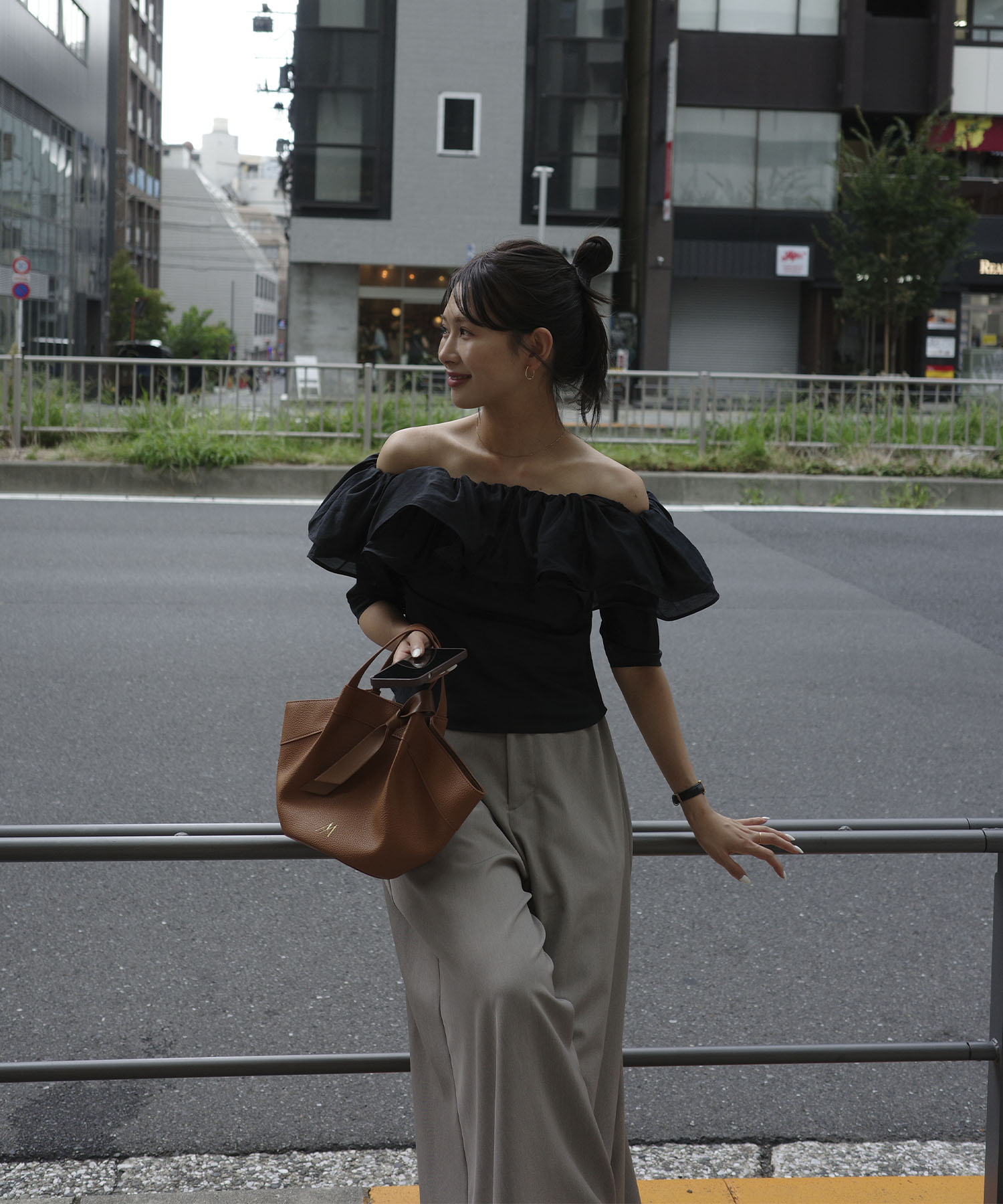 Aimeine ベッセルシェイプビッグトートバッグ ブラック ベッセルシェイプ トートバッグ｜PETAL ONLINE（ペタルオンライン）